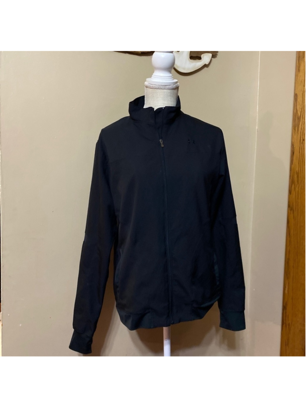 under Armour Nylon Jacket Black Full Zip Size MD.